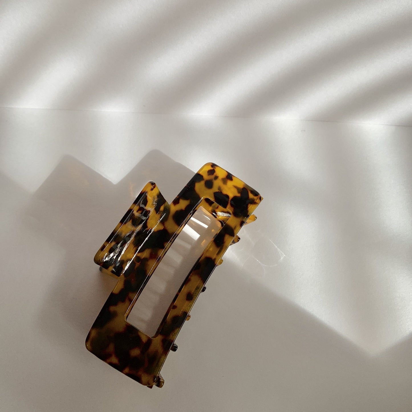 Large Creme Claw Clip- Classic Edition